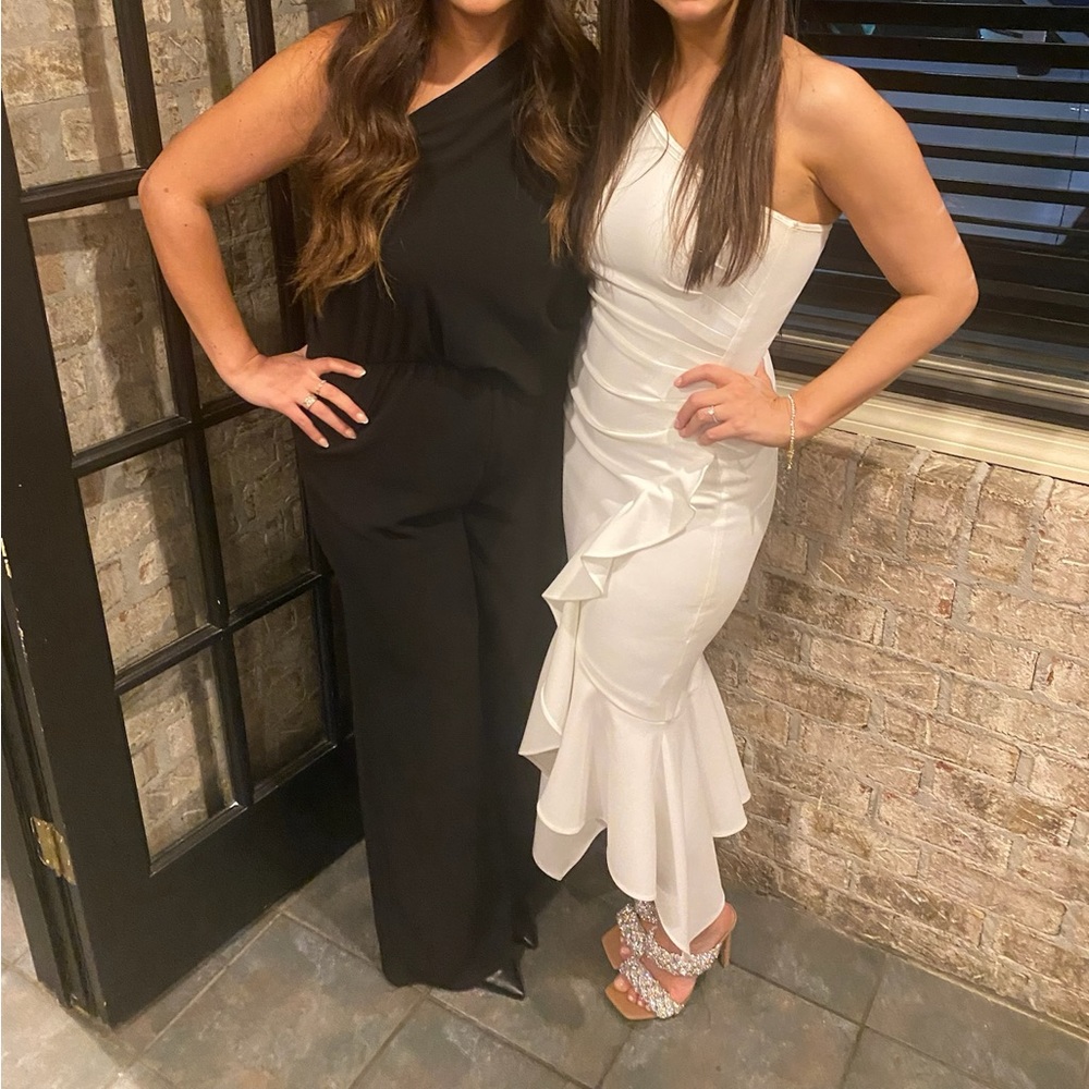 🤍 XSCAPE Ruffled One-Shoulder Gown - Picture 4 of 5